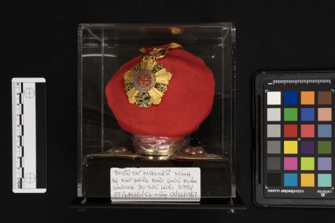 Bao Quoc Huan Chuong, color card