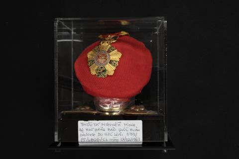 Bao Quoc Huan Chuong, front