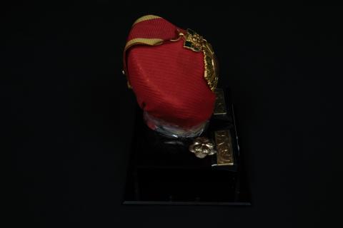 Bao Quoc Huan Chuong, right side