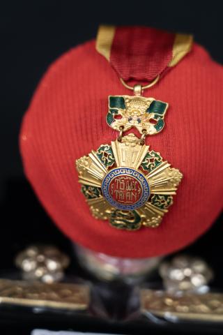 Bao Quoc Huan Chuong, focus on medal