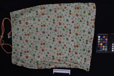 Clothing bag, color card and scale