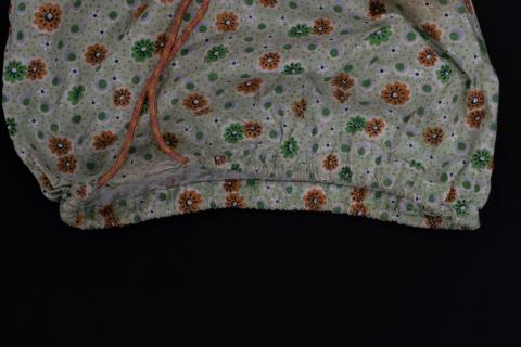 Clothing bag, entrance