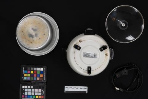 Rice cooker, bottom + color card/scale
