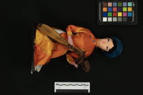 Mien Bac doll, color card and scale