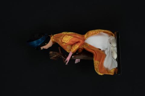 Mien Bac doll, left side