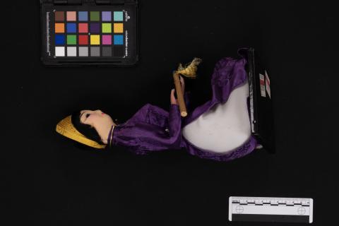 Mien Bac doll, color card and scale