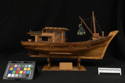 Boat model, color card and scale
