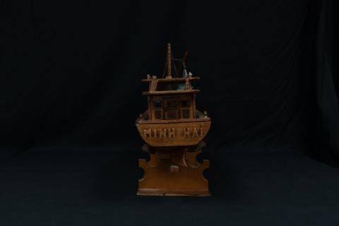 Boat model, back with text